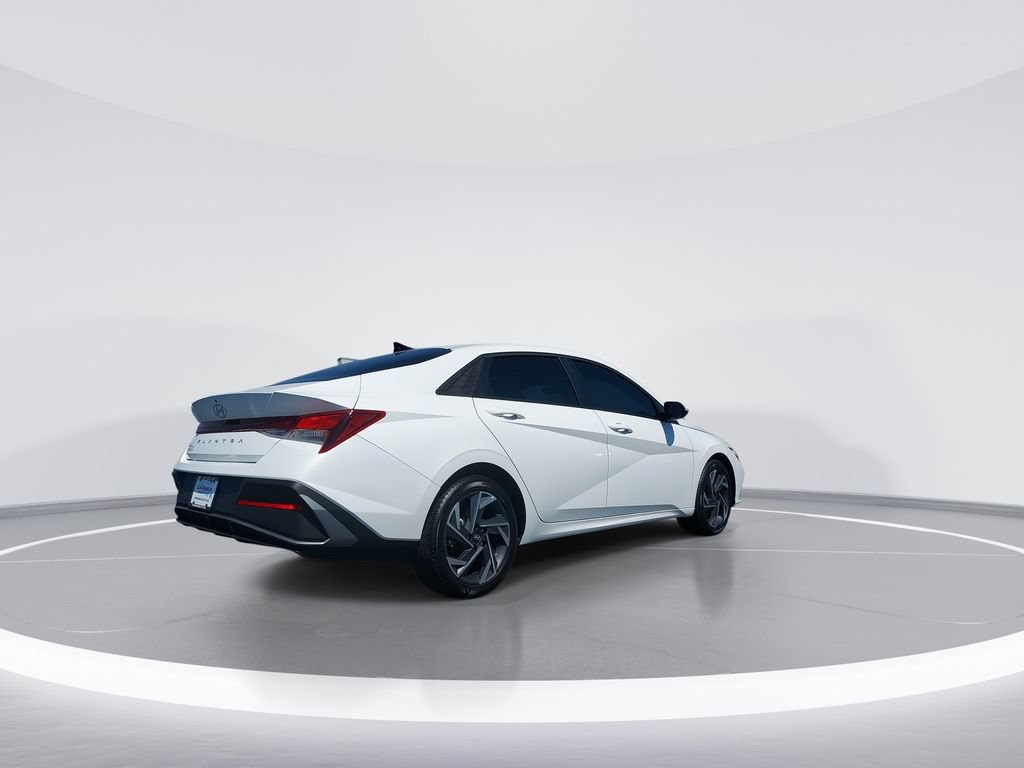 Used 2025 Hyundai Elantra SE FWD image 8