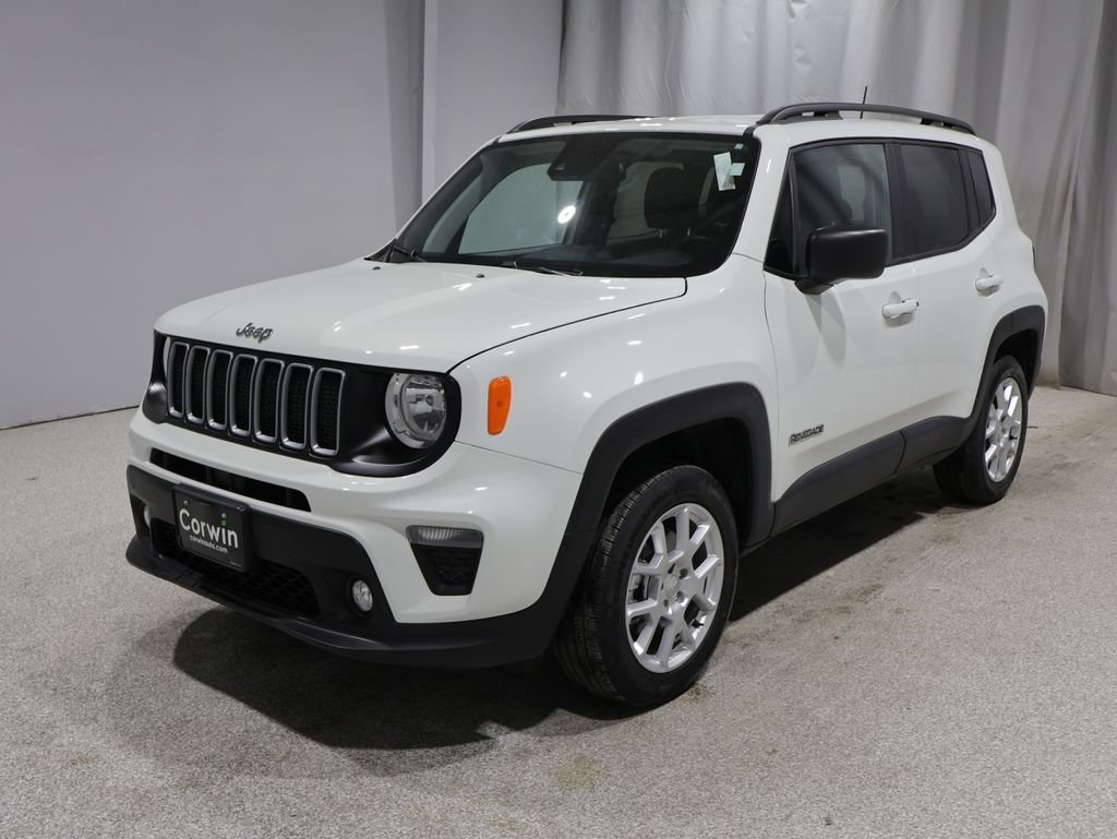 Certified 2023 Jeep Renegade Latitude w/ Premium Group AWD/4WD image 7