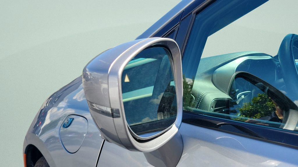 Used 2019 Chrysler Pacifica Limited w/ Advanced Safetytec Group FWD image 4