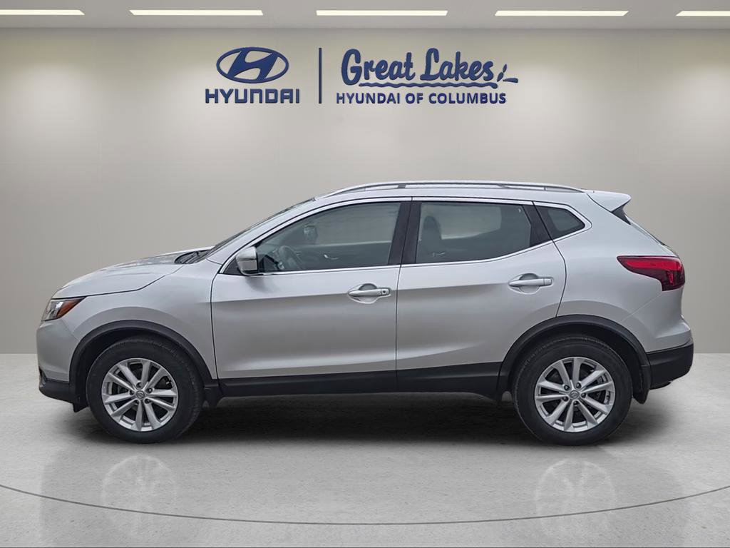 Used 2017 Nissan Rogue Sport SV AWD/4WD image 2