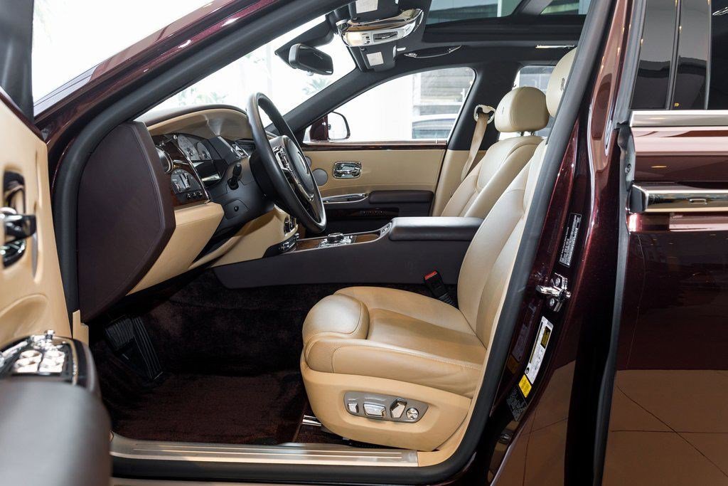 Used 2016 Rolls-Royce Ghost image 28