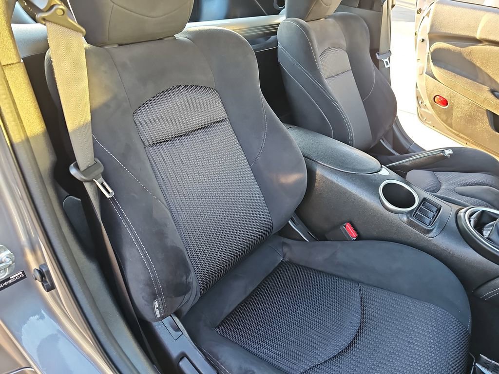 Used 2017 Nissan 370Z w/ Sport Package image 11