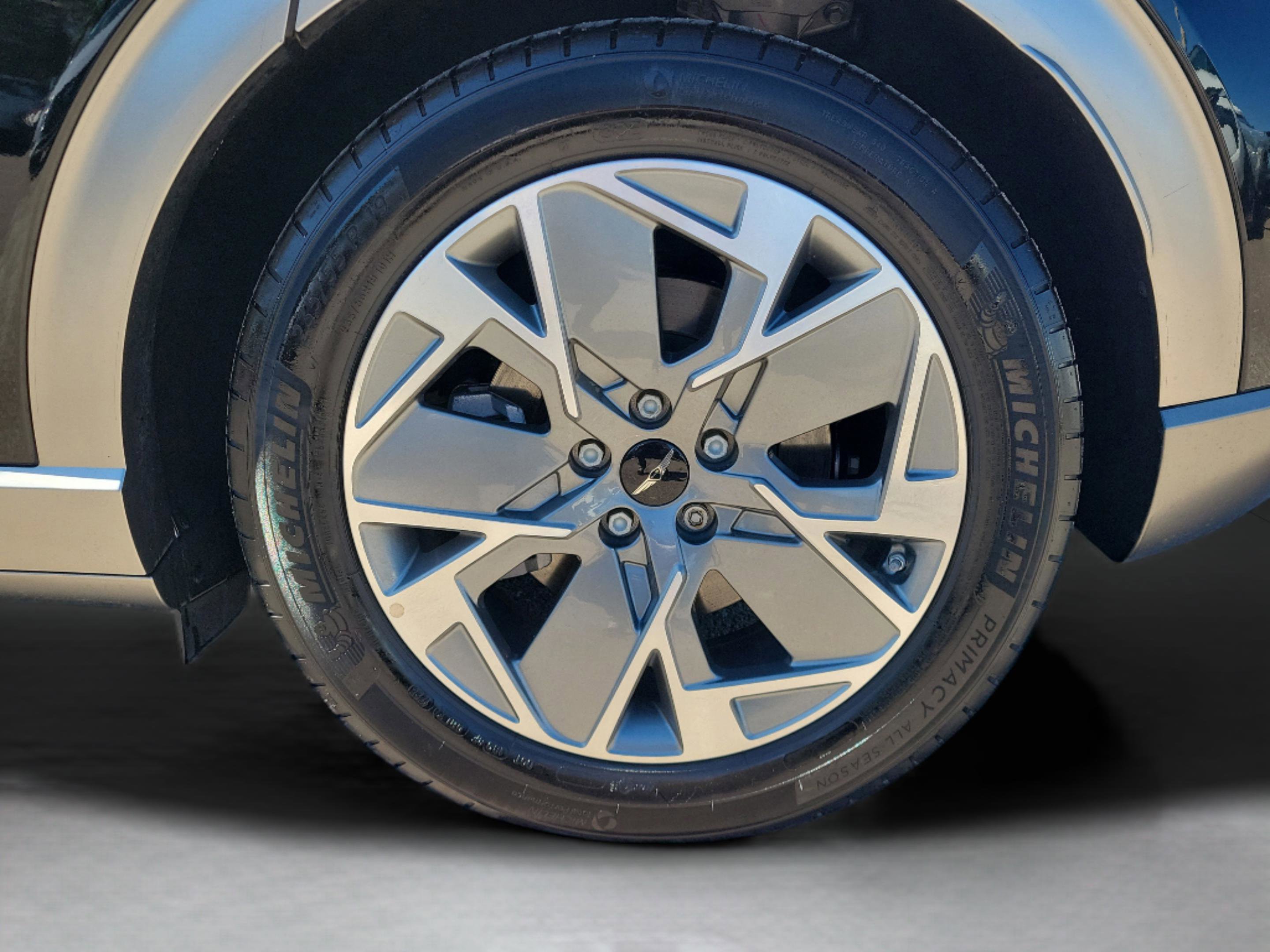 Used 2024 Genesis GV60 RWD image 8