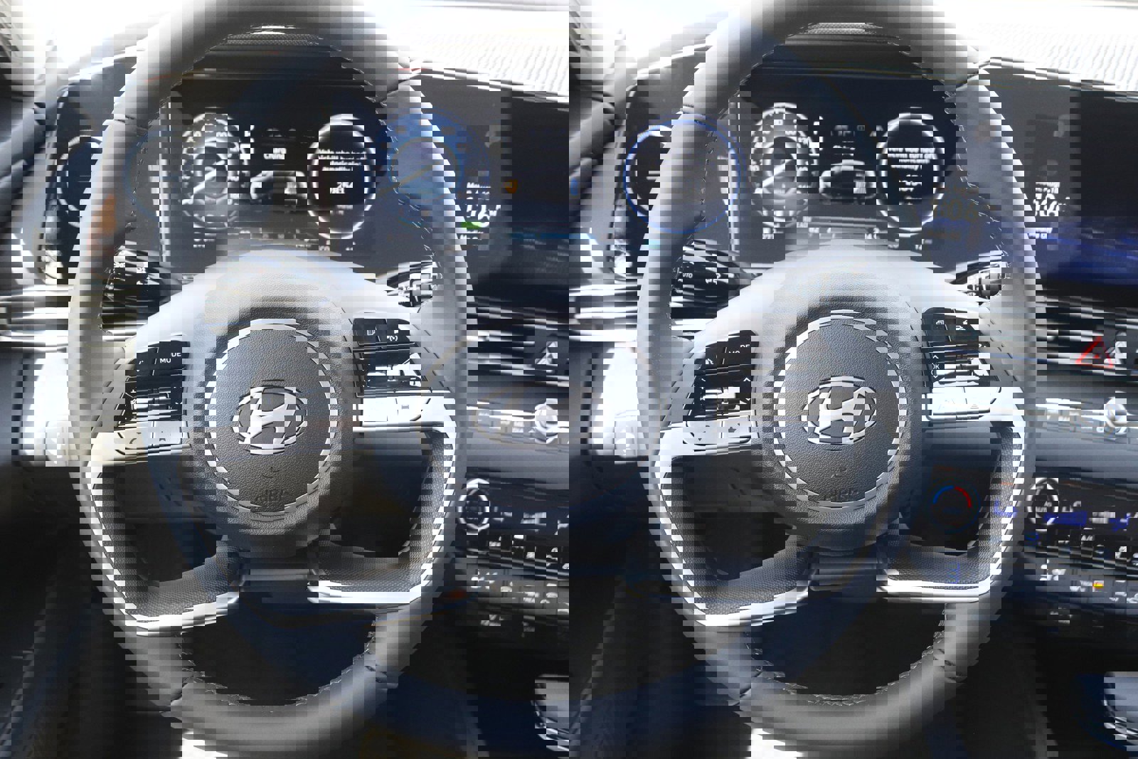 New 2025 Hyundai Elantra Limited image 17