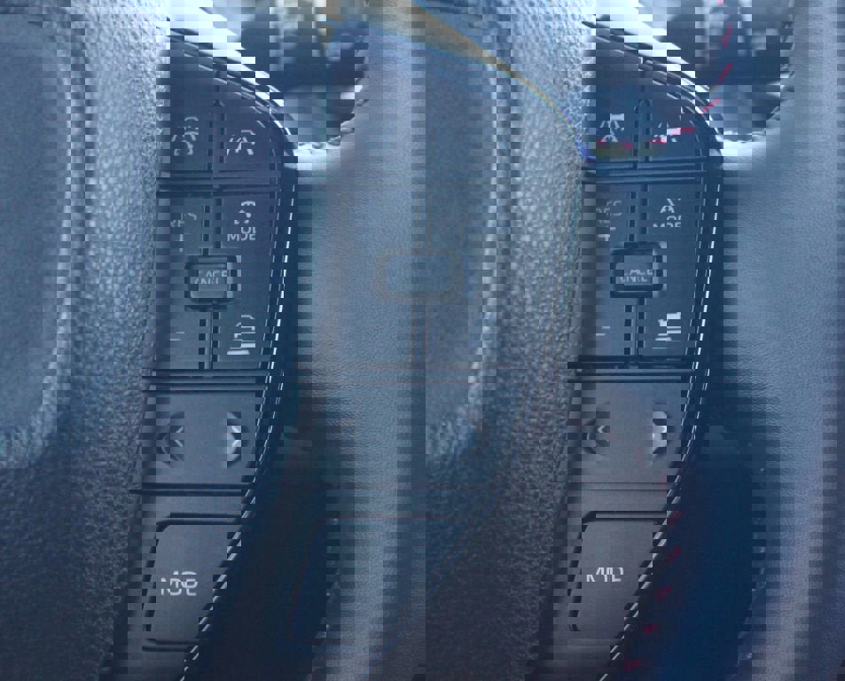 Used 2025 Toyota Prius Plug-In Hybrid image 10