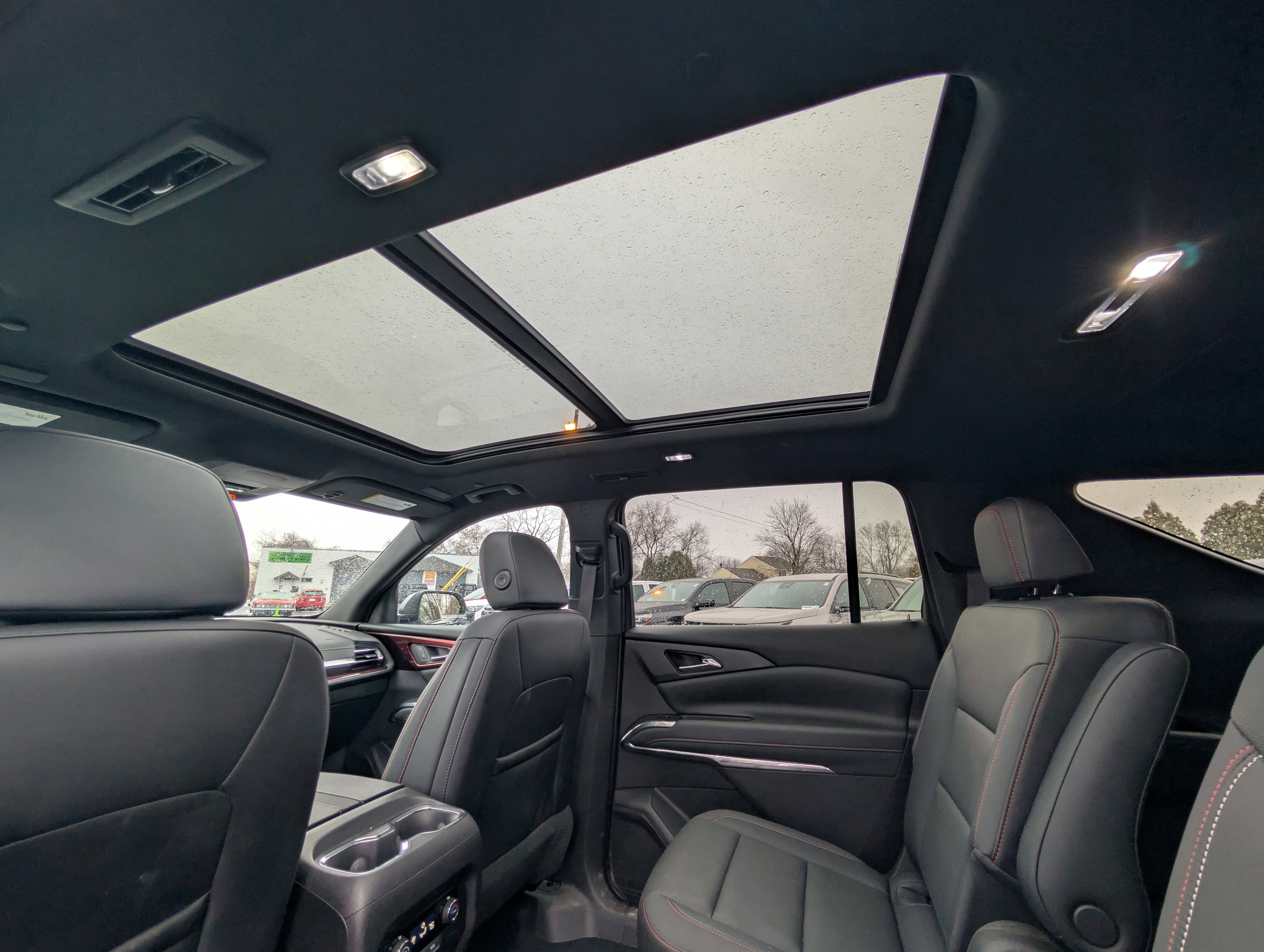 Used 2025 Chevrolet Traverse Z71 image 34