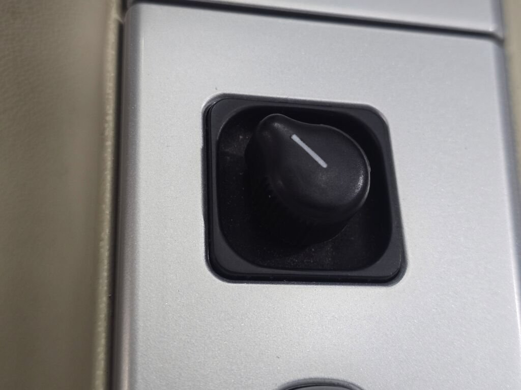 Used 2005 Chrysler Crossfire Limited RWD image 87