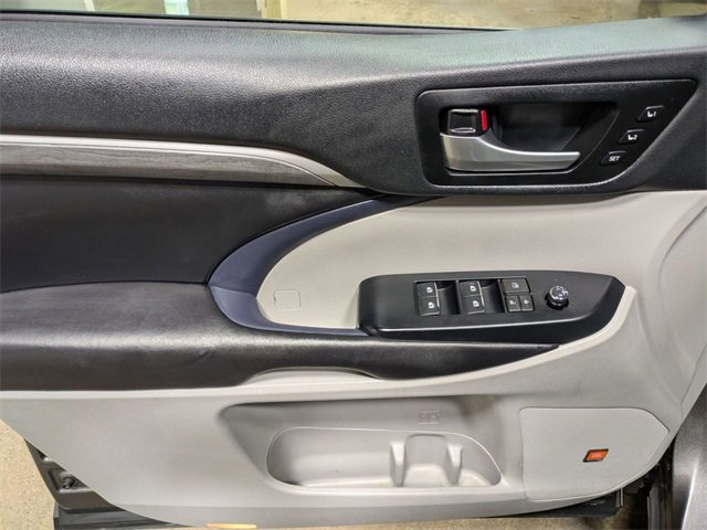 Used 2019 Toyota Highlander Limited image 15