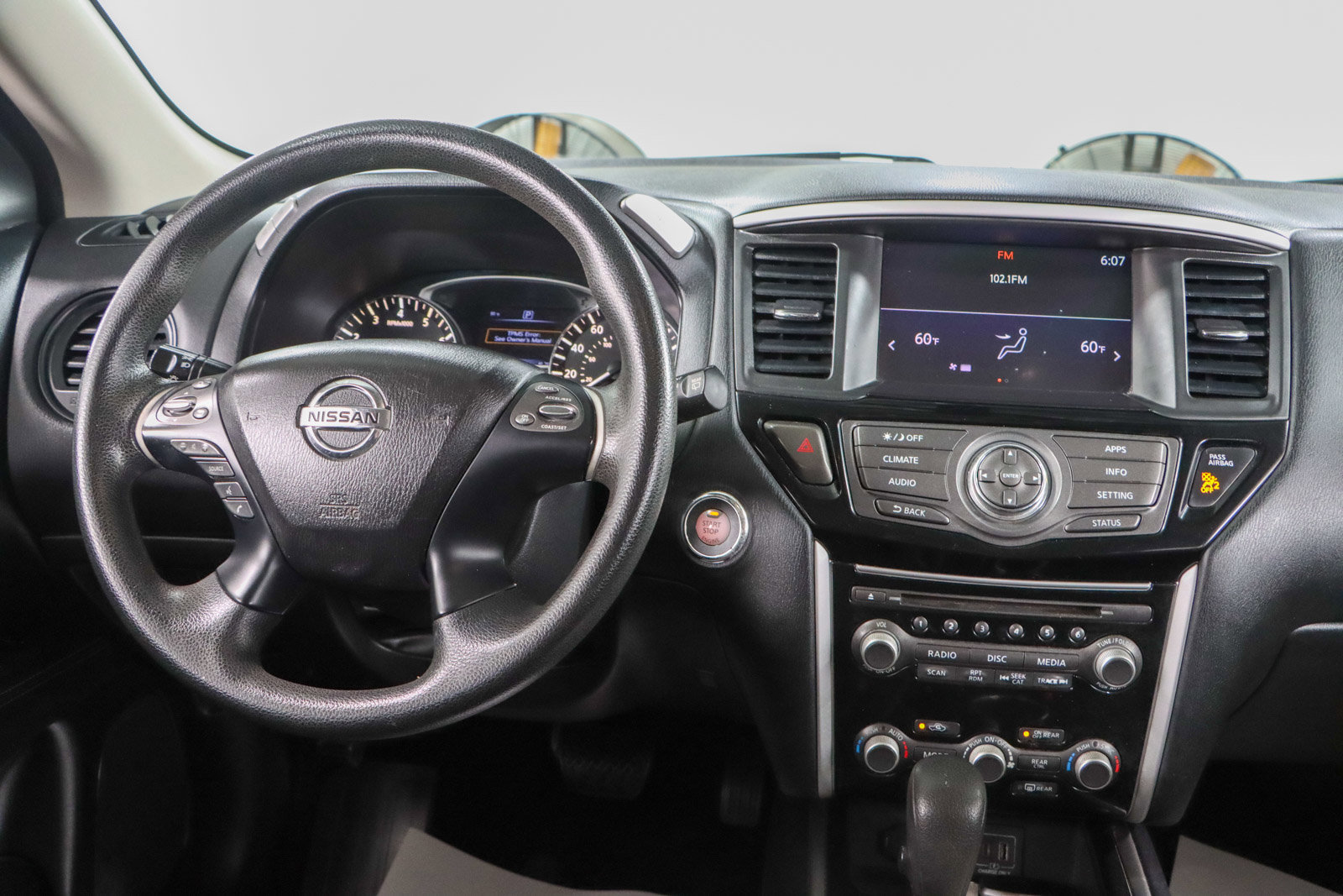 Used 2019 Nissan Pathfinder S image 16