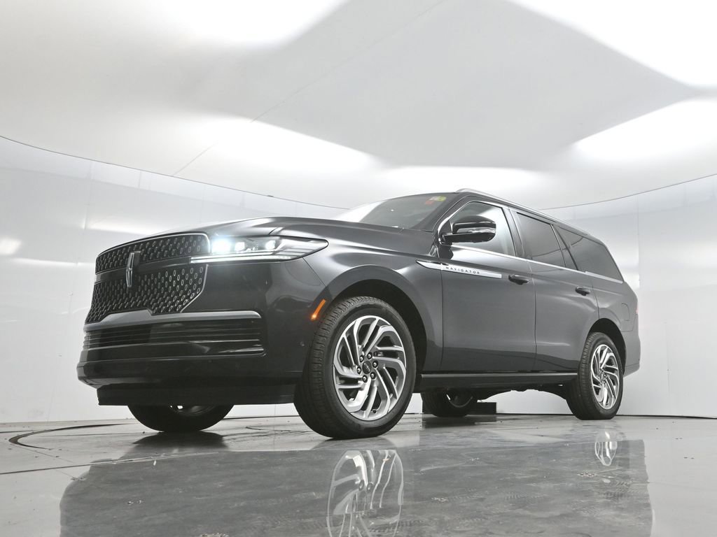 Used 2025 Lincoln Navigator Reserve image 52