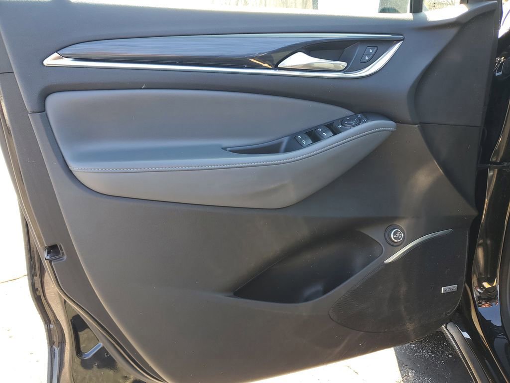 Used 2021 Buick Enclave Essence w/ Sport Touring Edition image 13