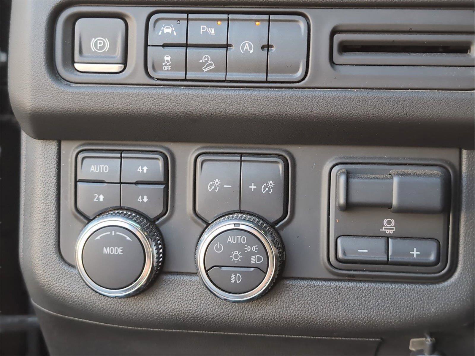 Used 2023 GMC Yukon AT4 w/ Max Trailering Package AWD/4WD image 32