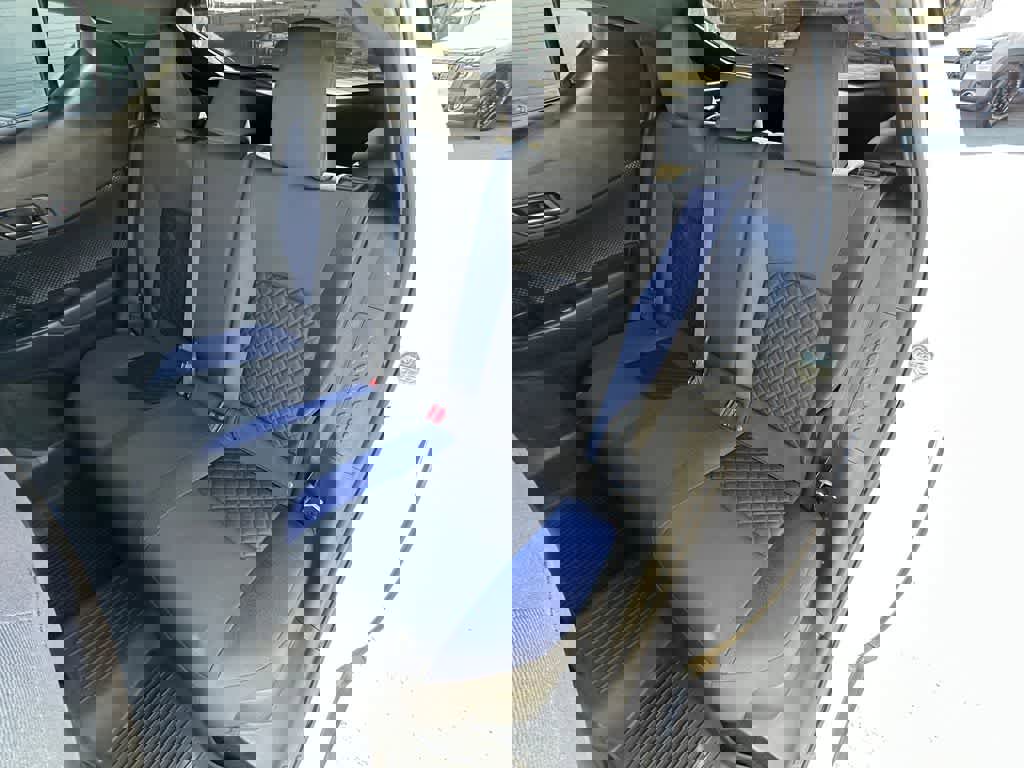 Used 2022 Toyota C-HR XLE image 11