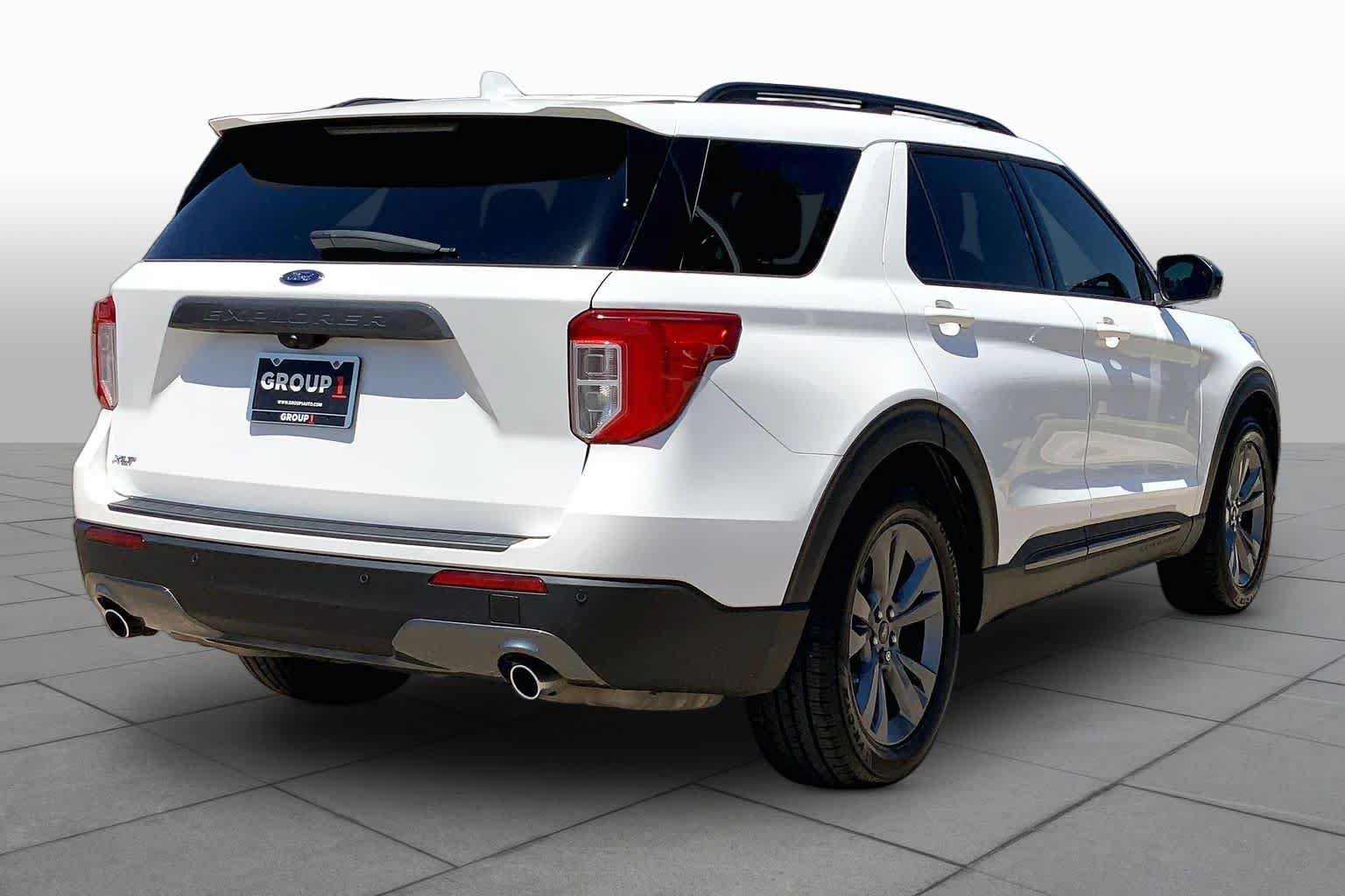 Used 2022 Ford Explorer XLT w/ Equipment Group 202A RWD image 13