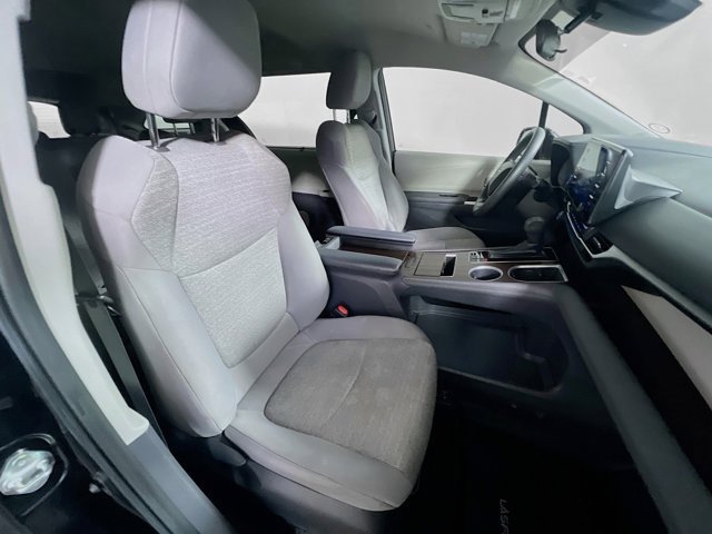 Used 2022 Toyota Sienna LE image 27