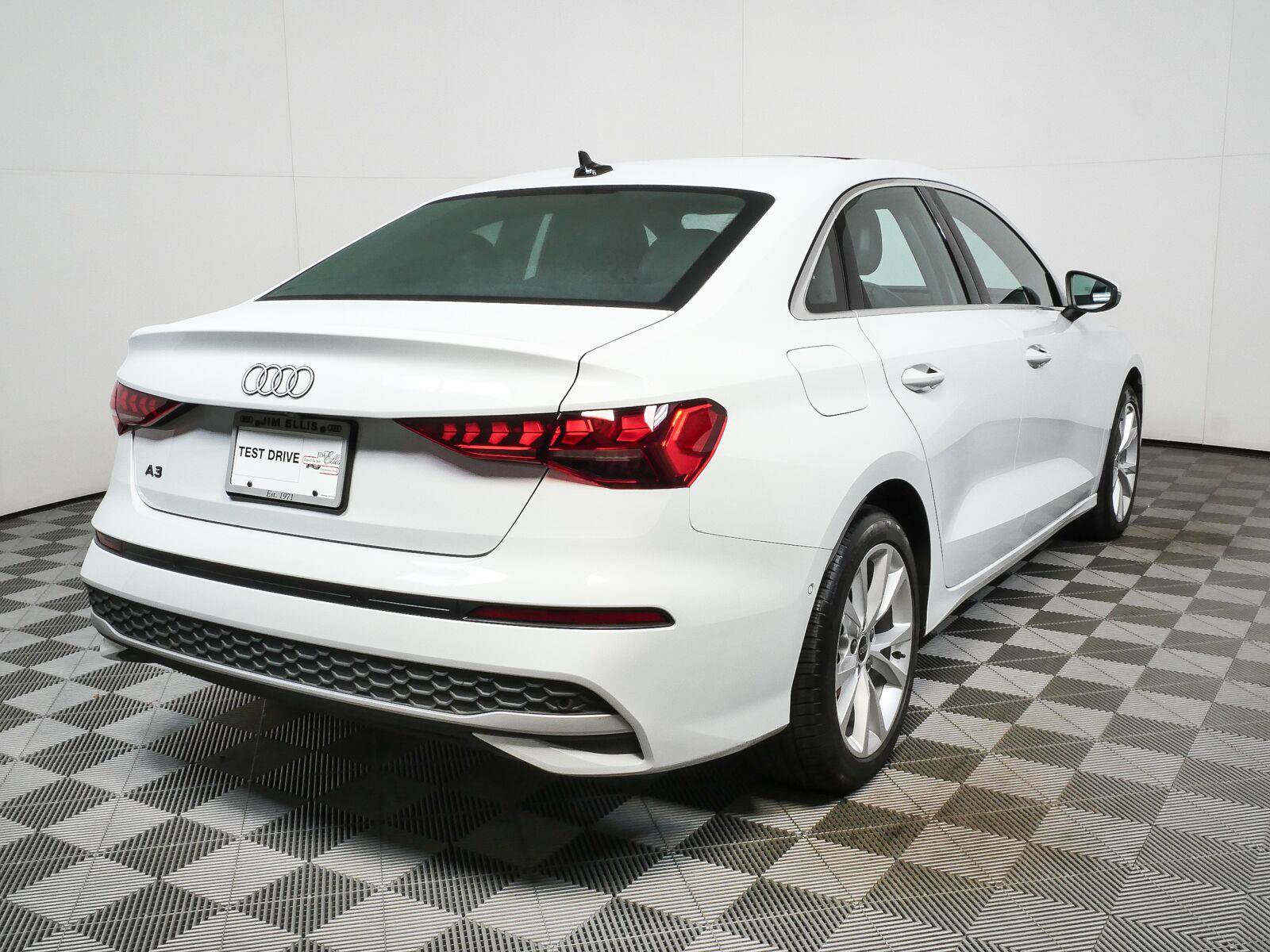 Used 2025 Audi A3 2.0T Premium w/ Convenience Package AWD/4WD image 3