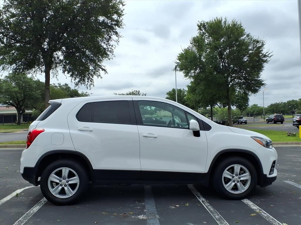 Used 2021 Chevrolet Trax LS w/ Tint and Cruise Package FWD image 3