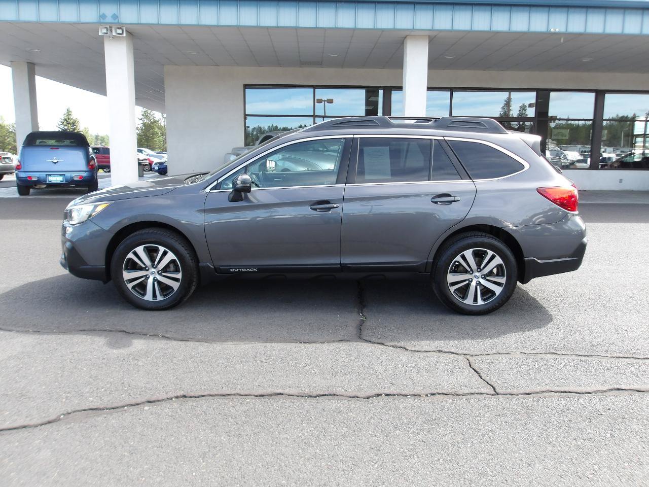 Used 2018 Subaru Outback 2.5i Limited w/ Popular Package #2 AWD/4WD image 2