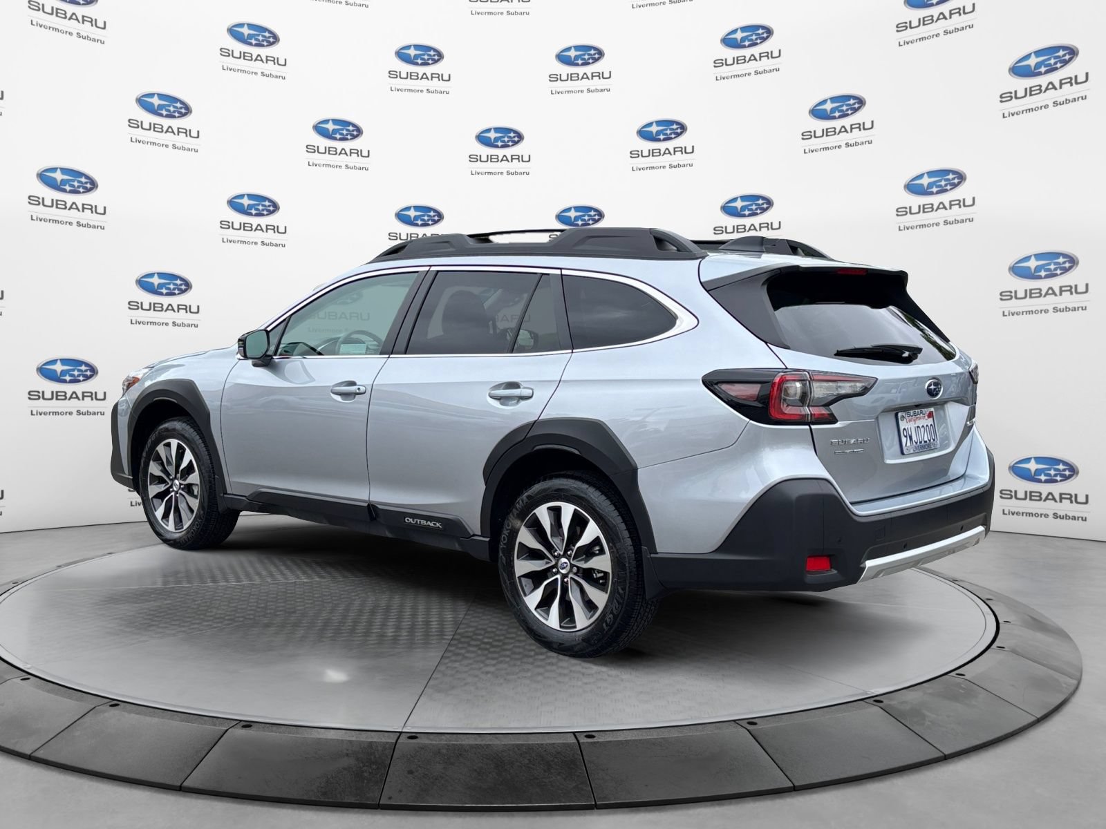 Used 2025 Subaru Outback Limited AWD/4WD image 3