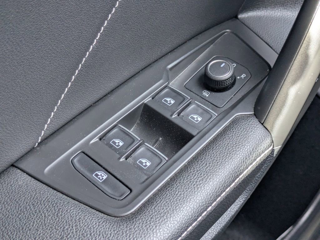 Certified 2022 Volkswagen Tiguan SE image 24