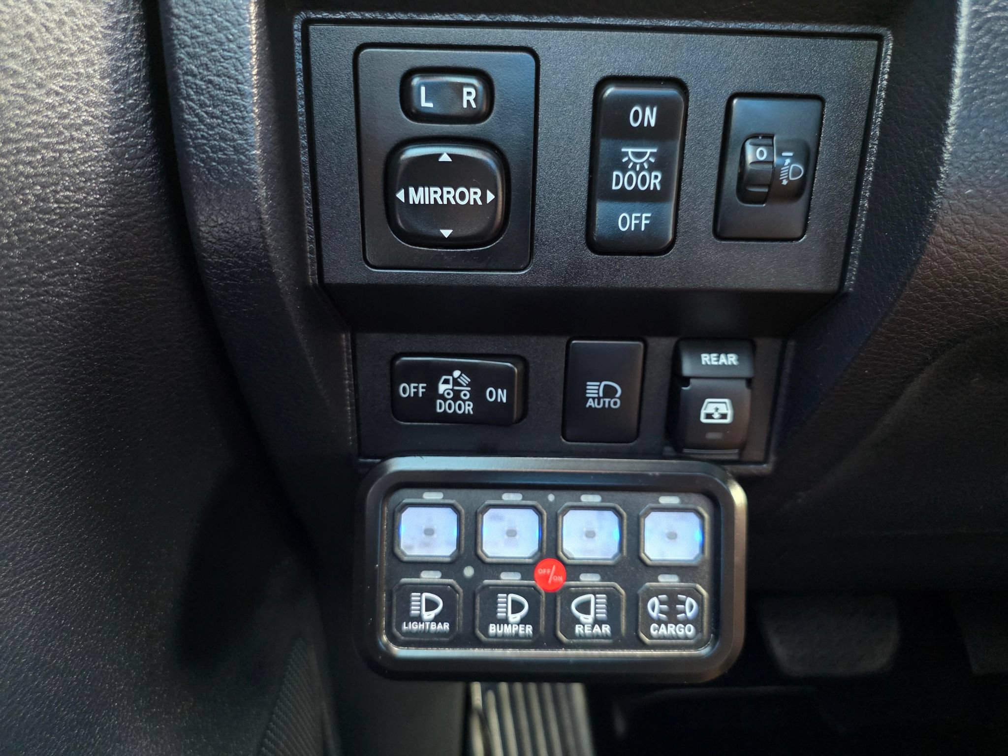 Used 2018 Toyota Tundra Limited w/ Limited Premium Package AWD/4WD image 31