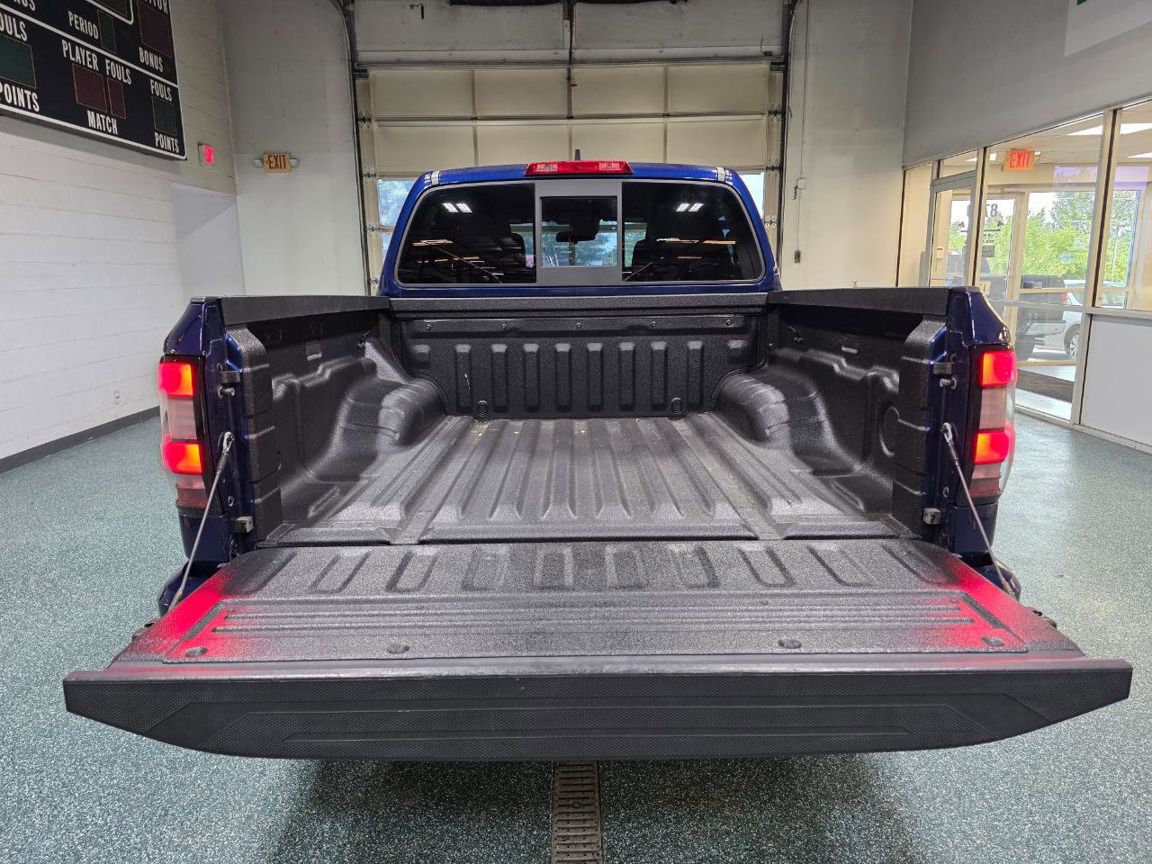 Used 2022 Nissan Frontier PRO-4X w/ Technology Package AWD/4WD image 21