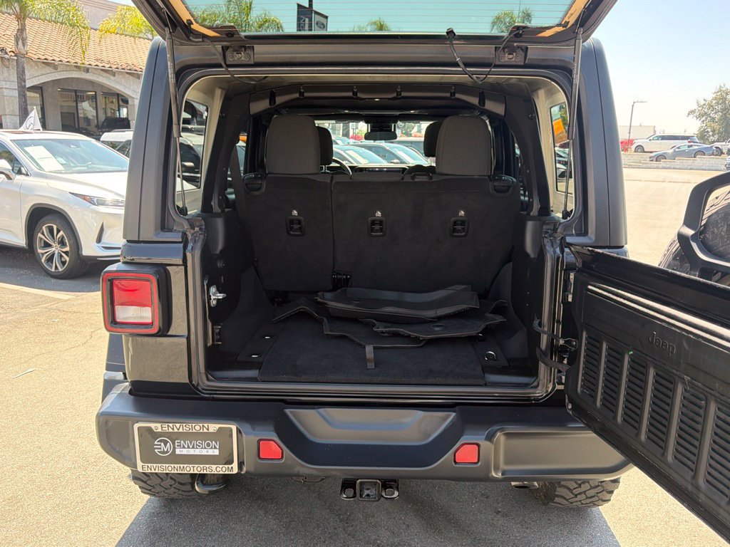 Used 2025 Jeep Wrangler Unlimited Sport AWD/4WD image 18