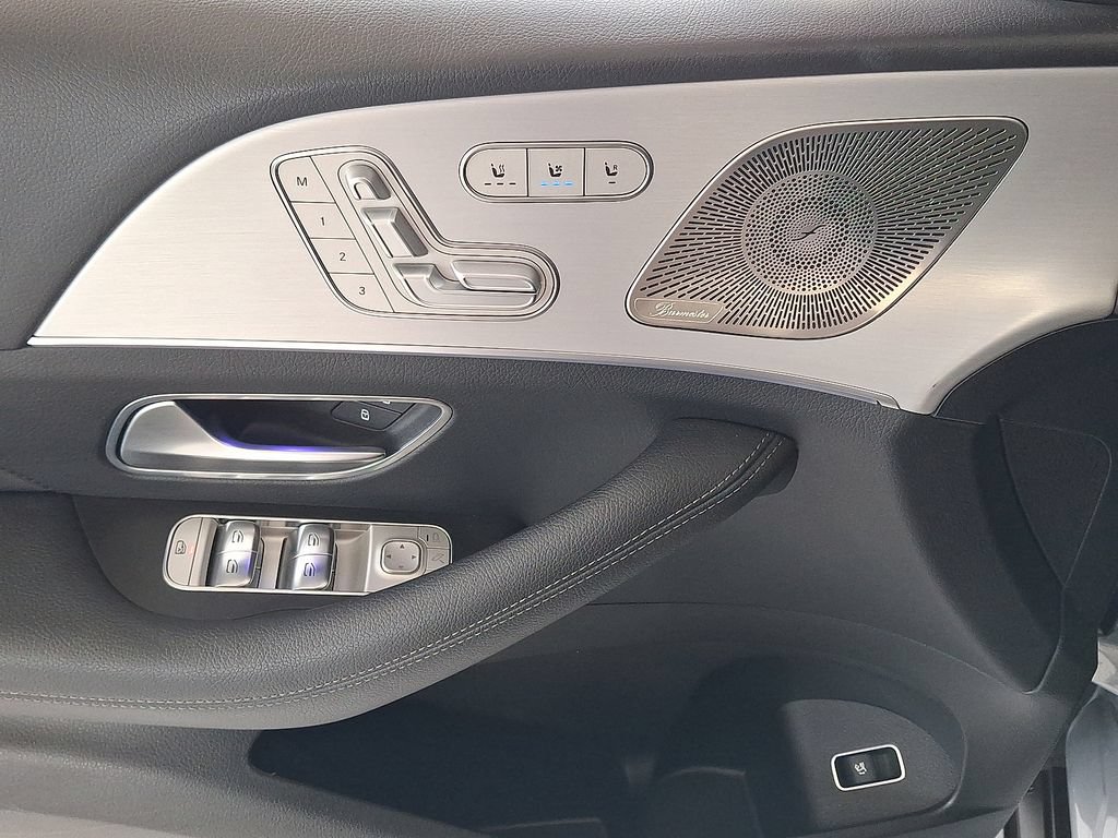 Used 2025 Mercedes-Benz GLE 350 4MATIC image 2