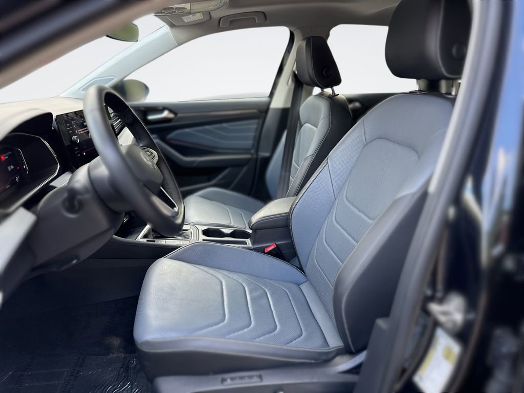 Used 2025 Volkswagen Jetta SEL image 13