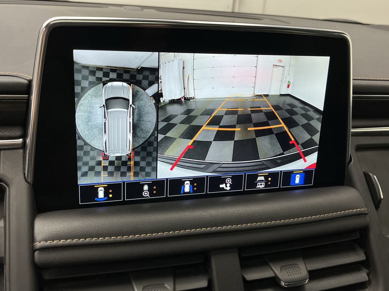 Certified 2021 GMC Yukon XL AT4 w/ Technology Package AWD/4WD image 5