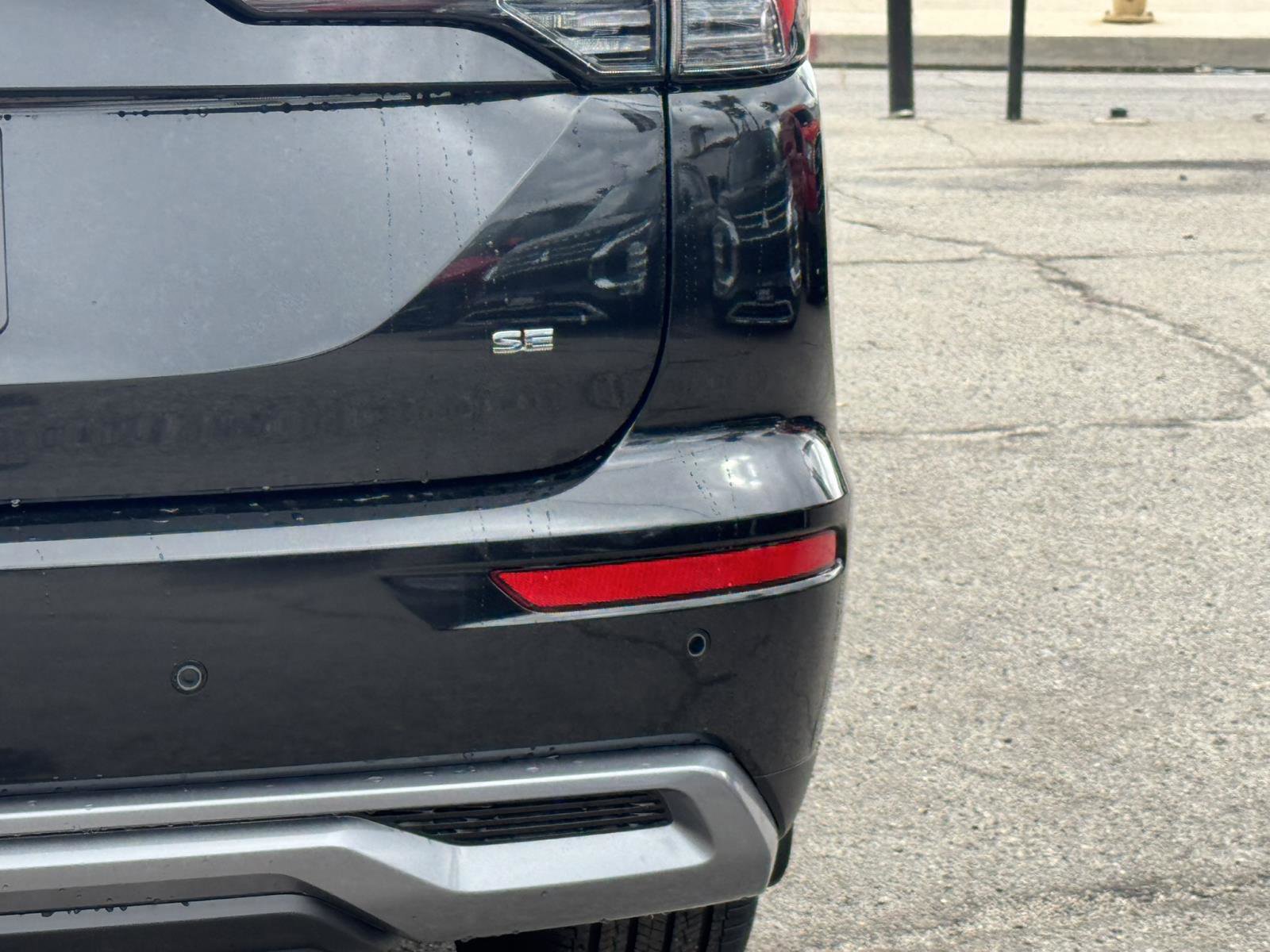 New 2025 Mitsubishi Outlander SE image 5