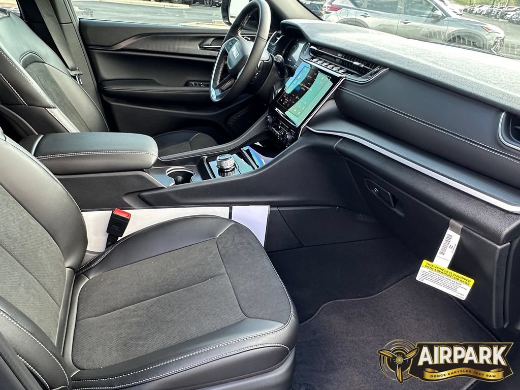 New 2025 Jeep Grand Cherokee L Altitude AWD/4WD image 12