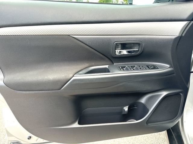 Used 2018 Mitsubishi Outlander ES AWD/4WD image 20