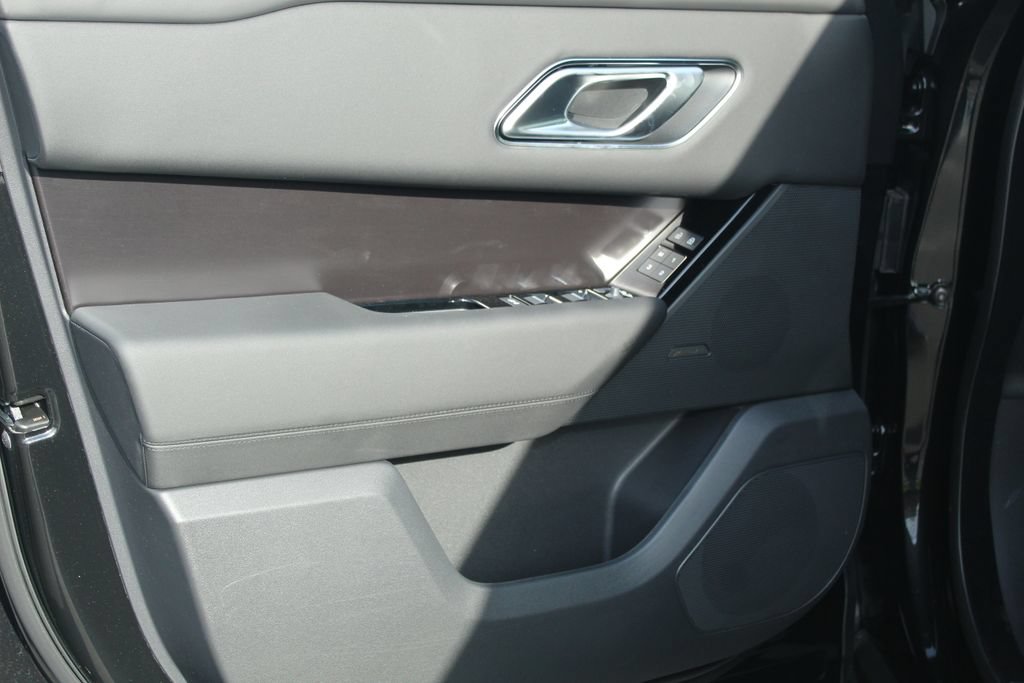New 2026 Land Rover Range Rover Velar Dynamic SE AWD/4WD image 21