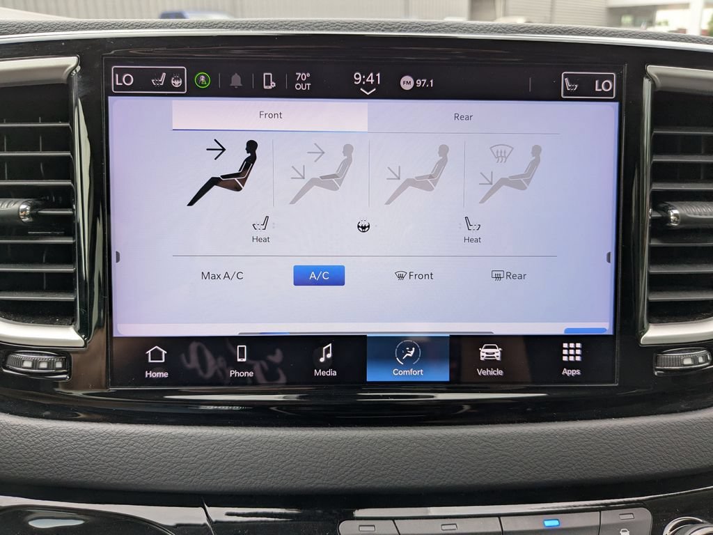 Used 2023 Chrysler Pacifica Touring-L FWD image 3