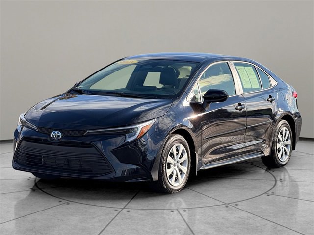 Used 2025 Toyota Corolla LE image 2