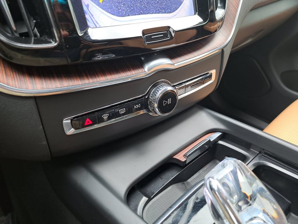 Used 2023 Volvo XC60 B5 Ultimate w/ Protection Package Premier FWD image 13