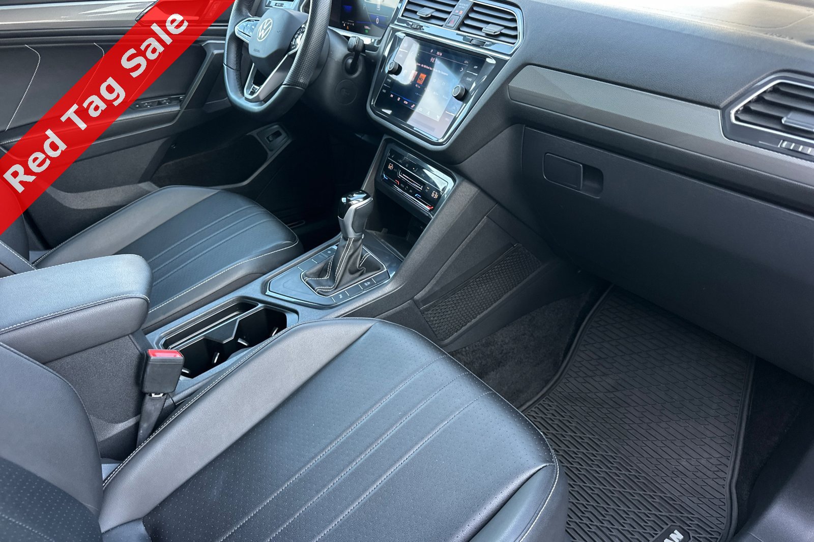 Certified 2024 Volkswagen Tiguan SE R-Line image 17