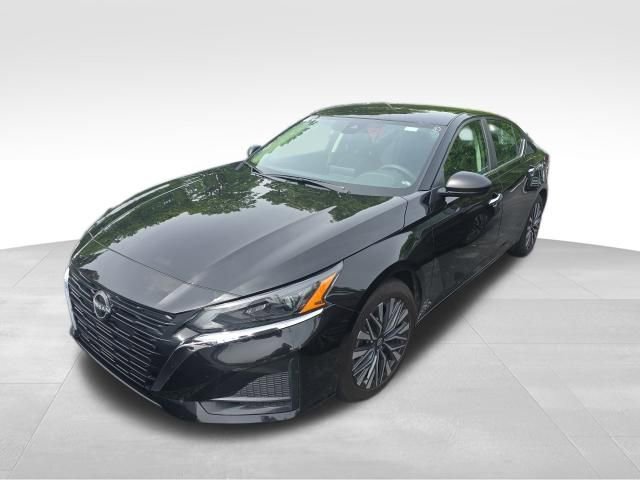 Used 2025 Nissan Altima 2.5 SV FWD image 2