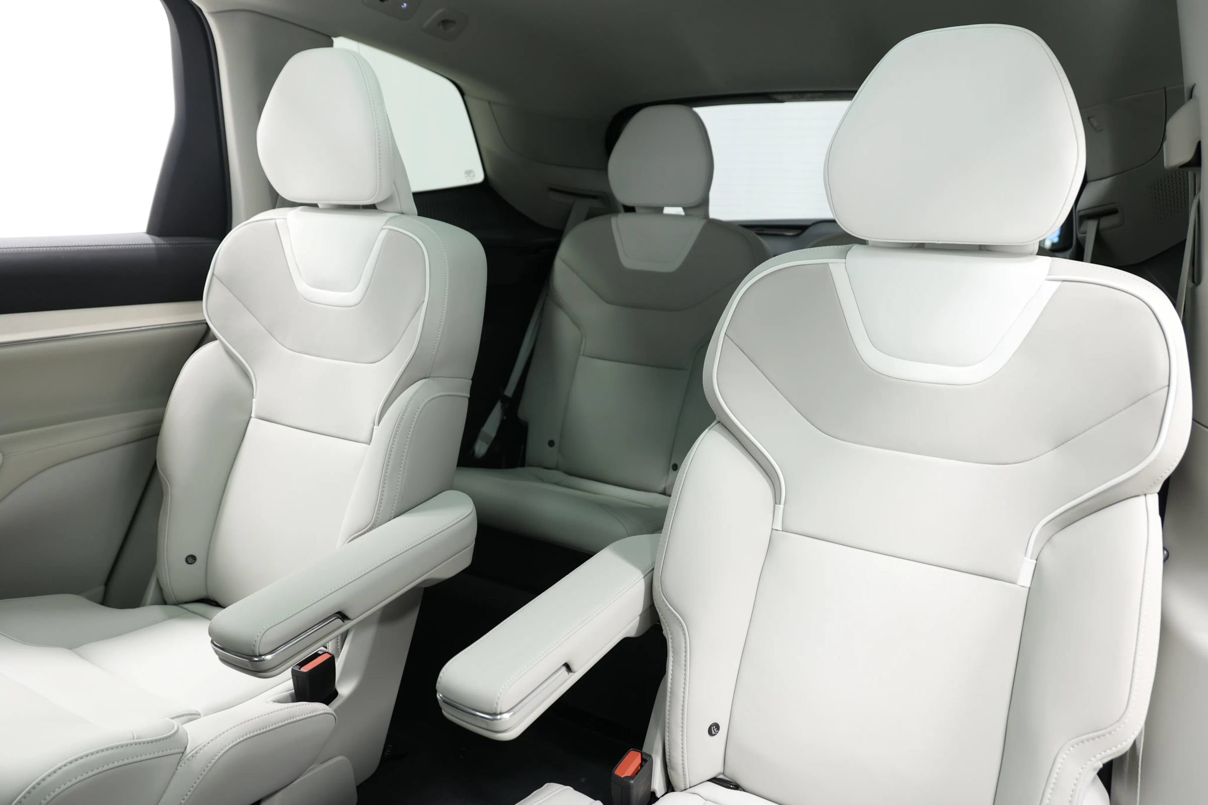 Used 2025 Volvo EX90 Plus AWD/4WD image 3