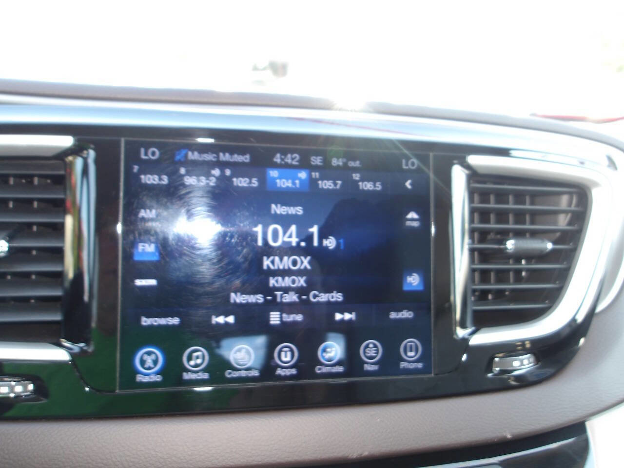 Used 2017 Chrysler Pacifica Touring-L FWD image 14