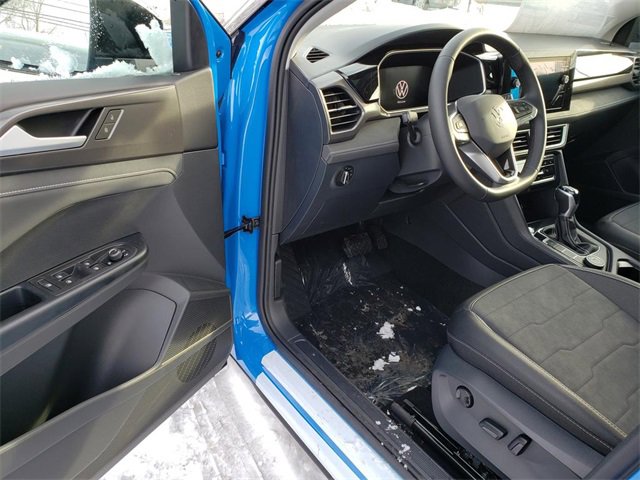 New 2026 Volkswagen Taos SE image 6