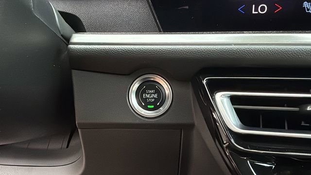 Used 2024 Chevrolet Traverse LT w/ Enhanced Driving Package FWD image 27