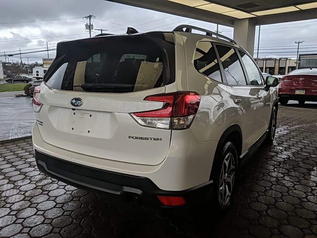 Used 2024 Subaru Forester Premium AWD/4WD image 5
