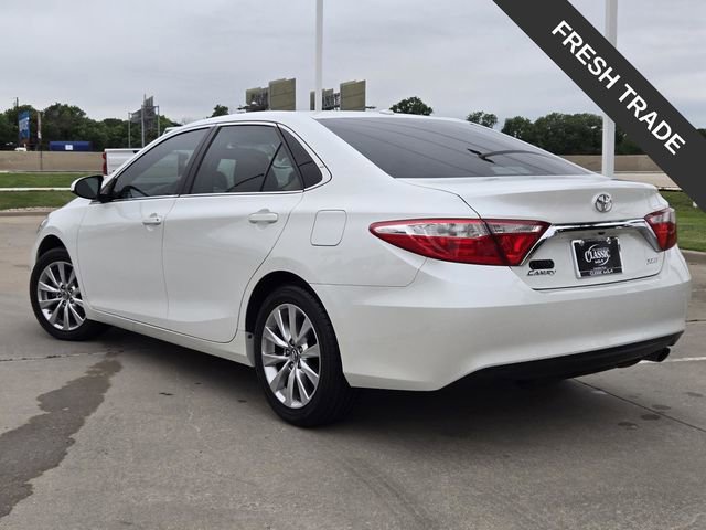 Used 2017 Toyota Camry XLE w/ Moonroof Package FWD image 4