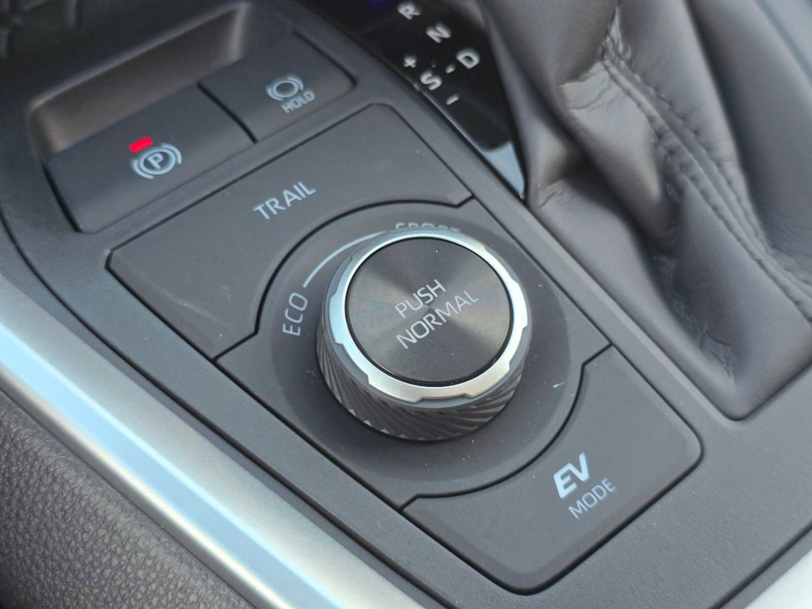 Certified 2025 Toyota RAV4 XLE image 34