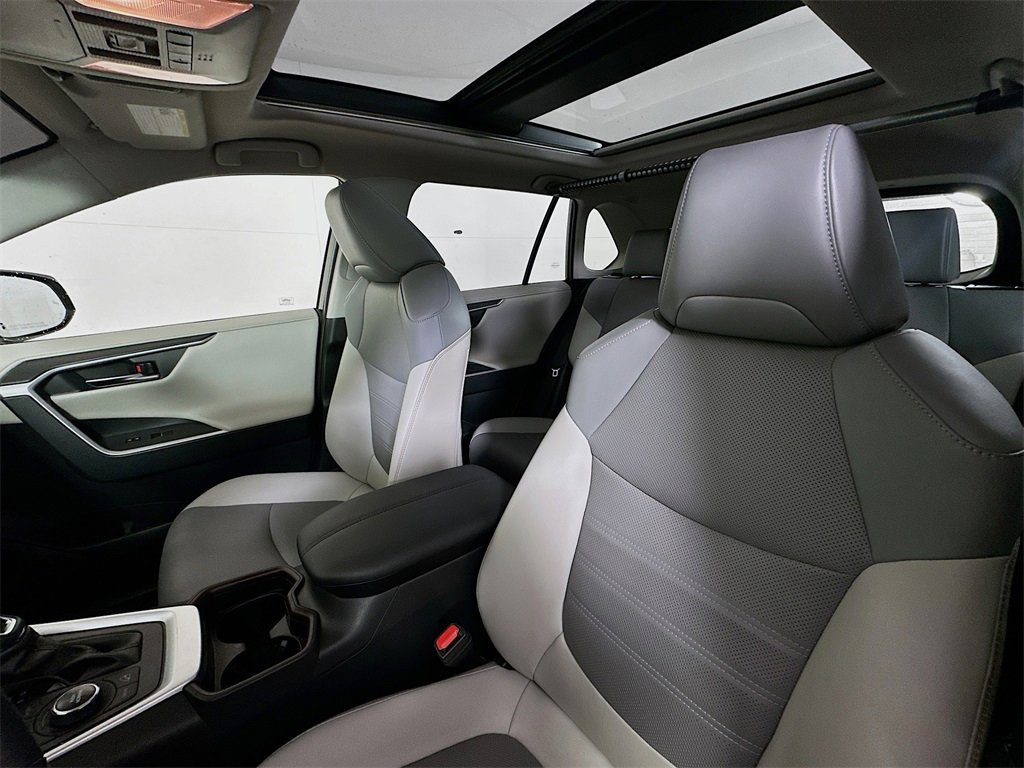 Used 2019 Toyota RAV4 Limited image 21