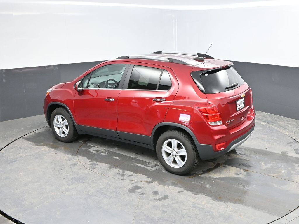 Used 2020 Chevrolet Trax LT w/ Sun & Sound Package image 27