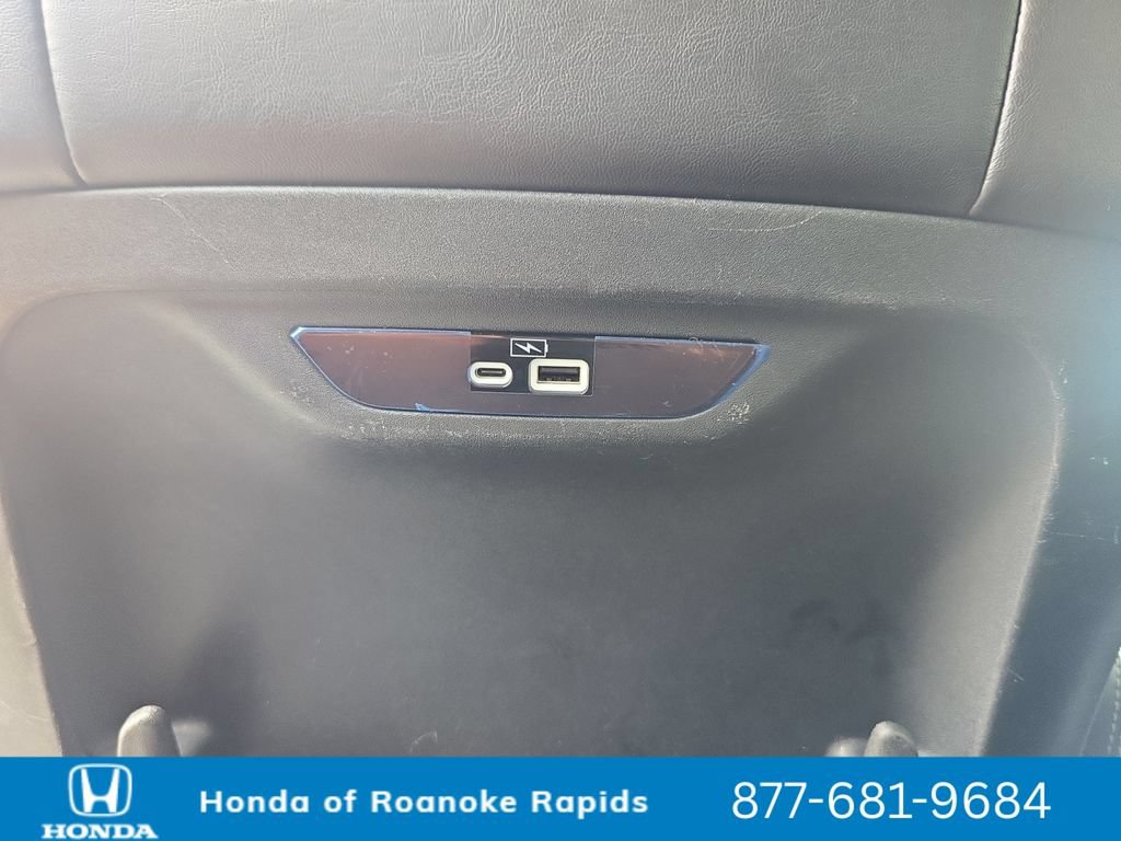 Used 2023 Chrysler Pacifica Touring-L FWD image 26