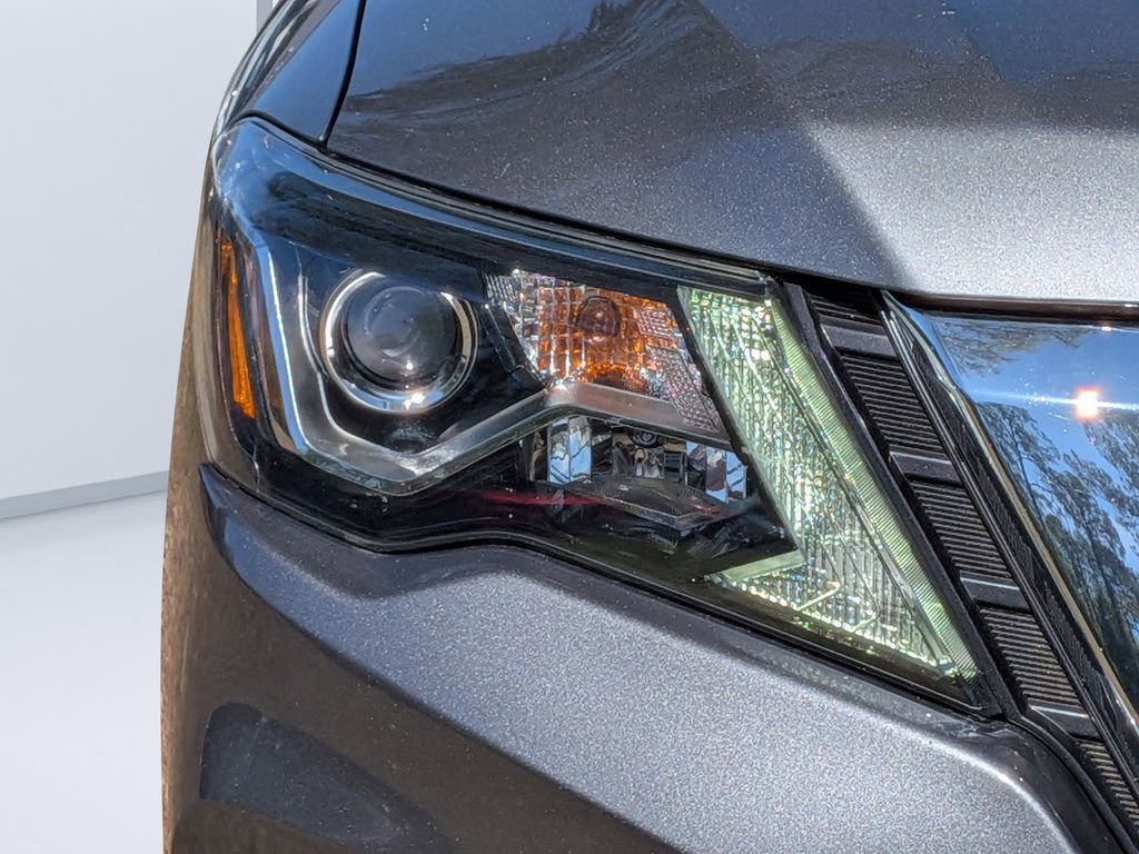 Used 2020 Nissan Pathfinder SV FWD image 9